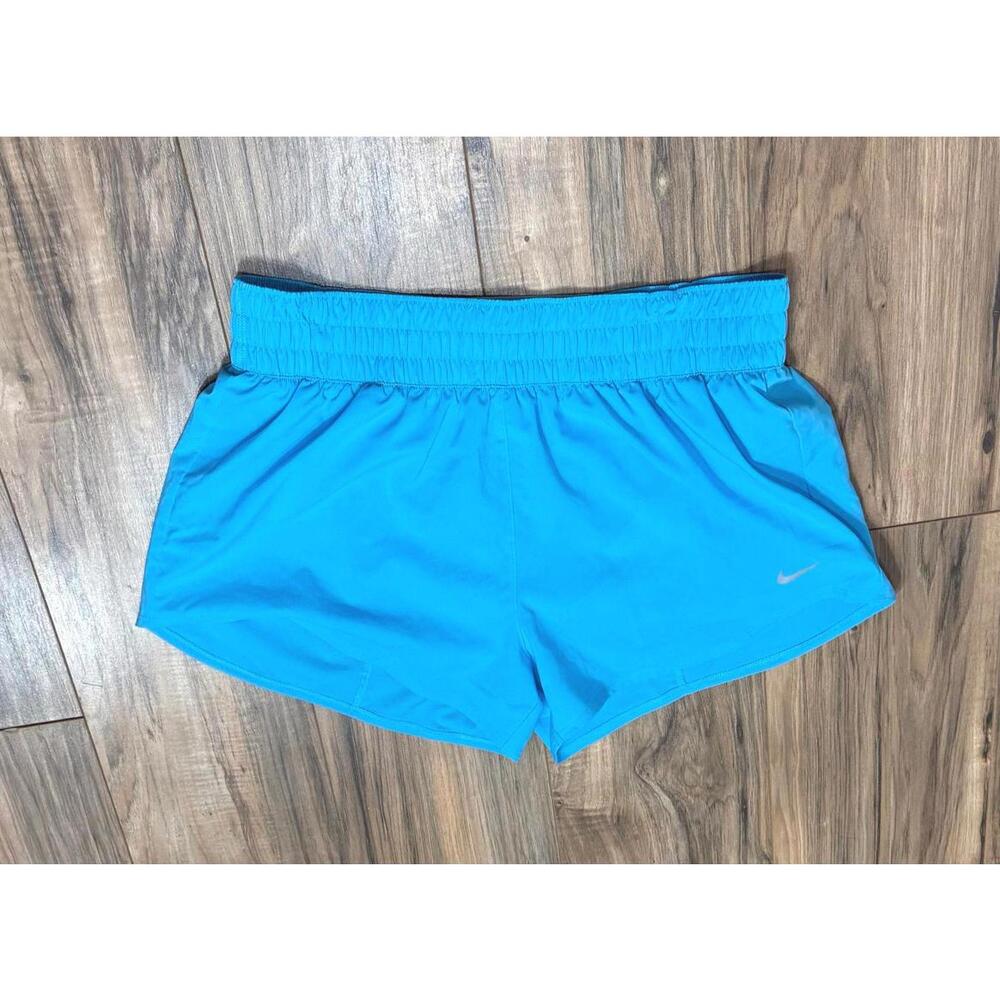 Nike One Women's Dri-FIT Mid-Rise 3" Brief-Lined Shorts